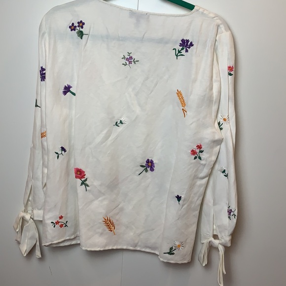 TOPSHOP WHITE TOP WITH FLOWERS SZ 12US NEW - Picture 4 of 8